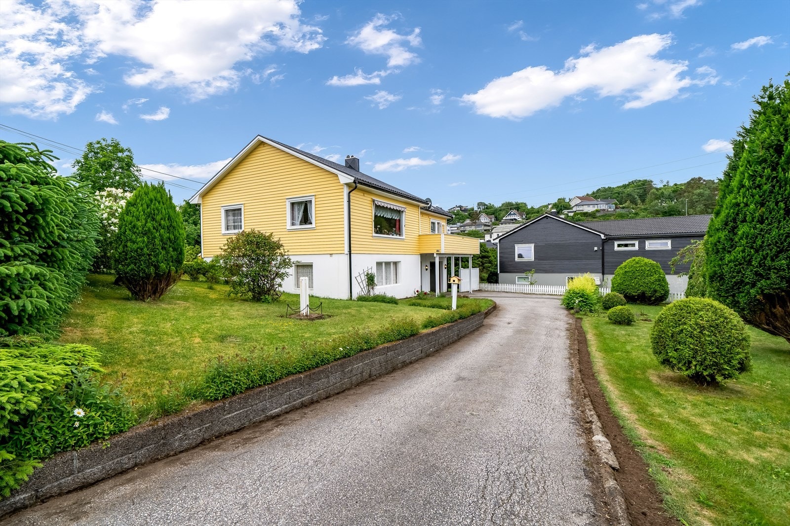 Eiendomsmegler MNEF Anita Cecilie Gabrielsen ønsker velkommen til Kirkemyrsveien 2A på Høyland i Vanse. Galleribilde