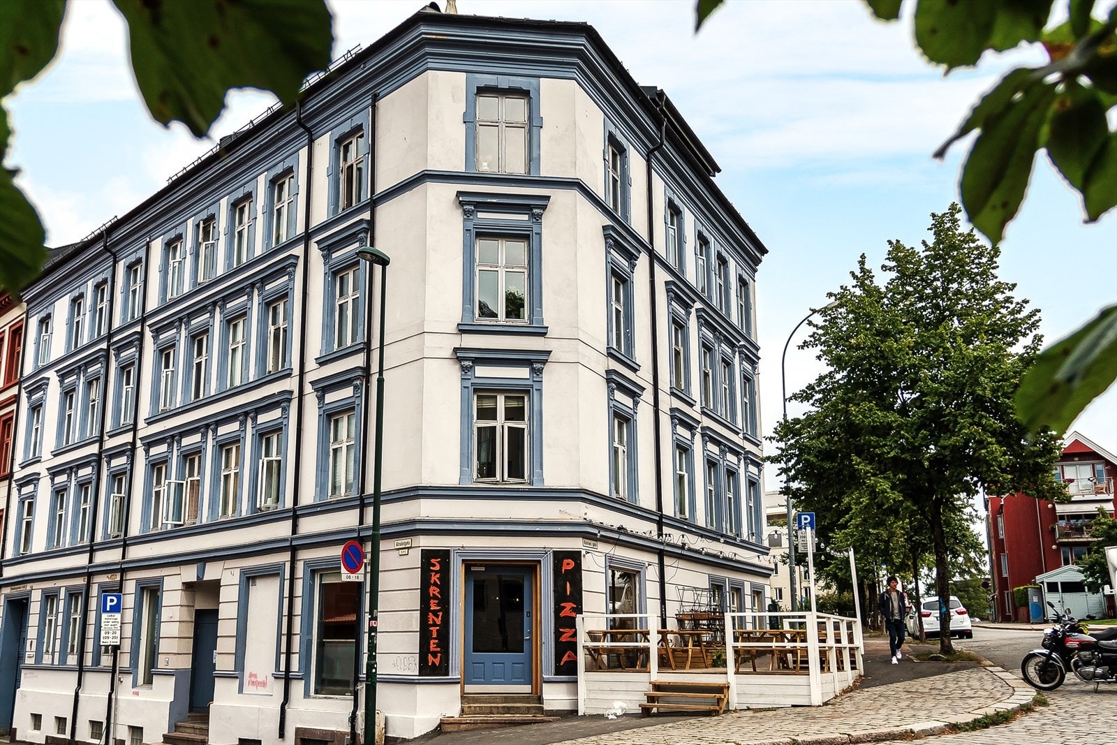 Skrenten Pizza har gjort seg populære i området og er kjent som "Byens nest beste pizza". Galleribilde