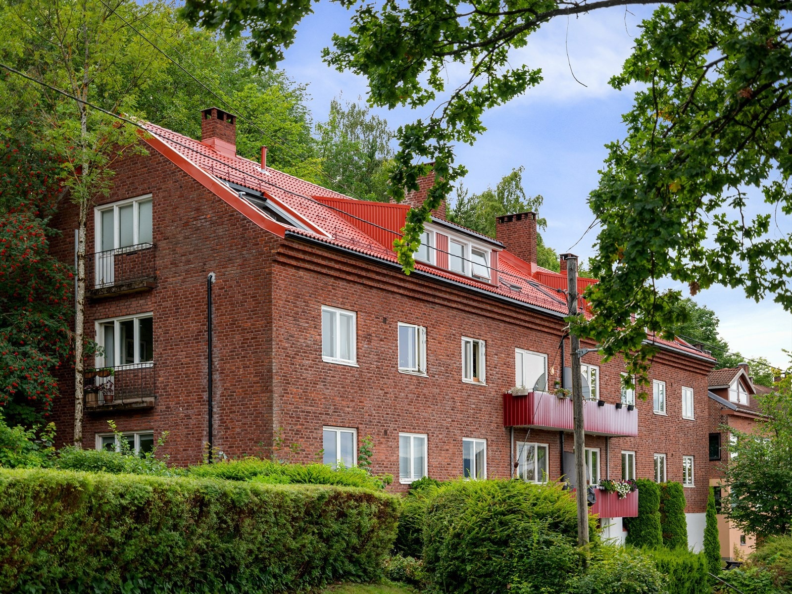 Leiligheten vi nå selger ligger i 2.etasje i en vakker funkisgård i naturskjønne omgivelser i Ekebergskrenten. Galleribilde