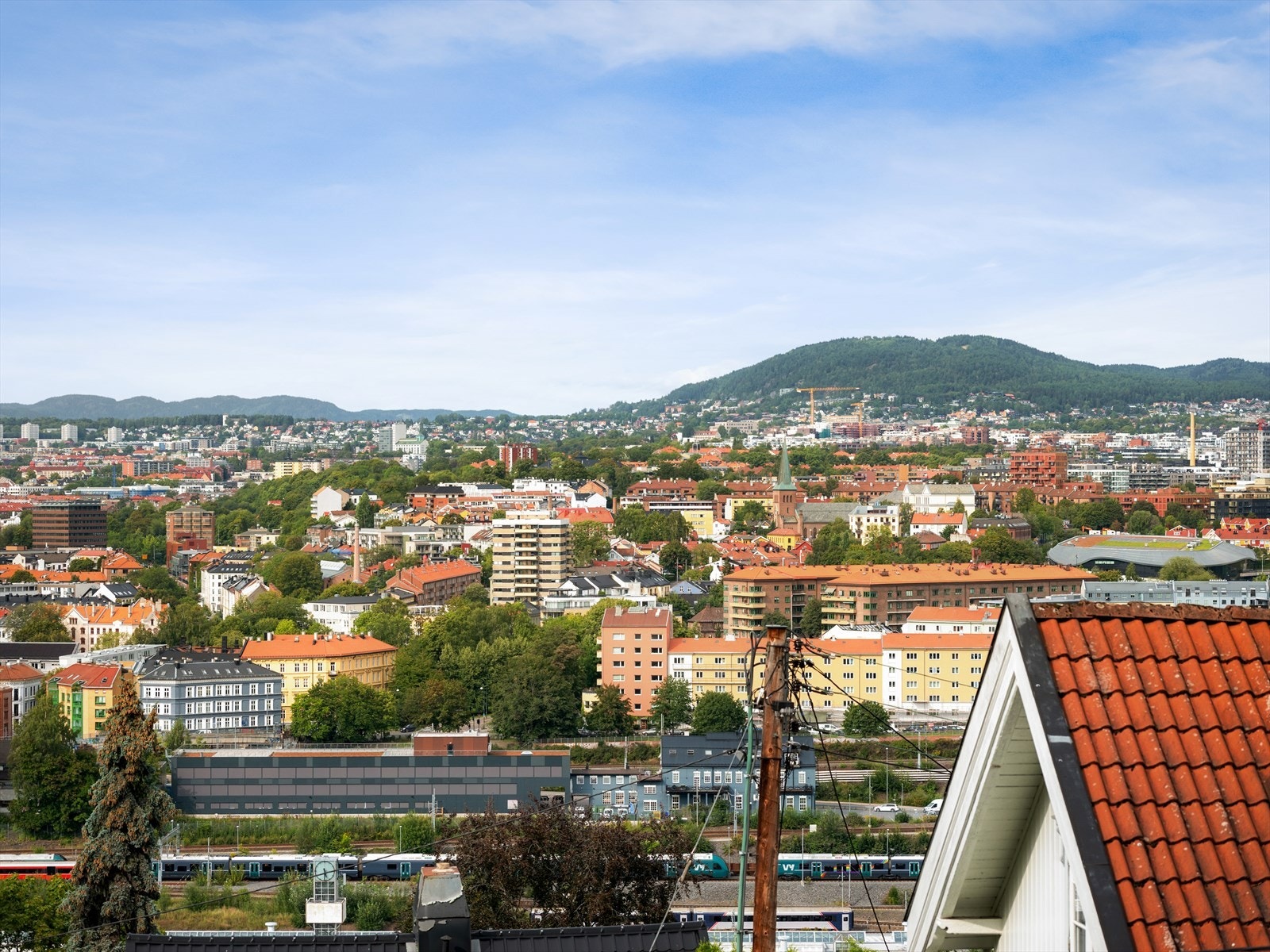 Man bor også behagelig tilbaketrukket fra byens larm, men med gangavstand til sentrumskjernen, Barcode, Bjørvika og Sørenga - for å nevne noe. Galleribilde