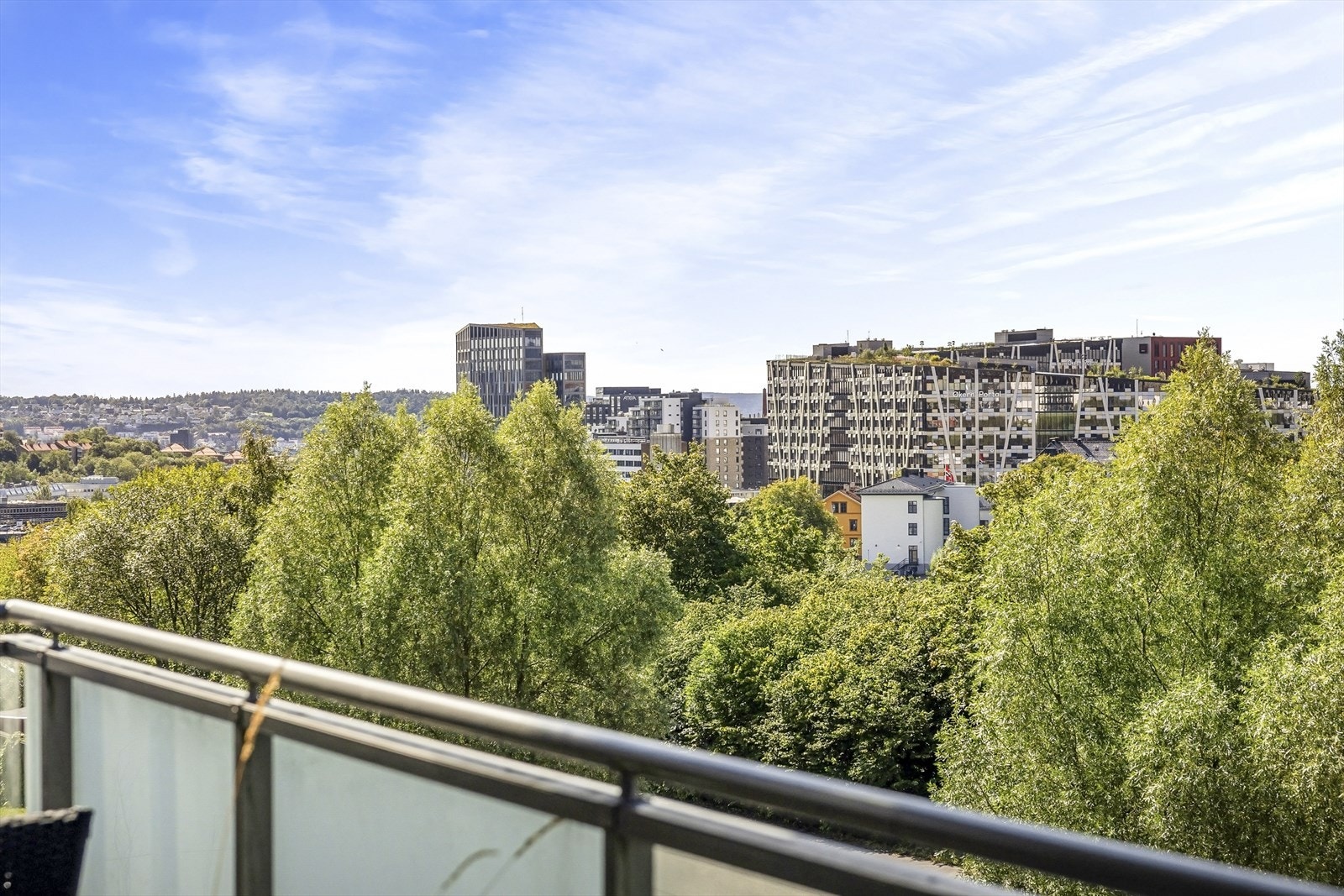 Den vestvendte beliggenheten gir optimale solforhold fra tidlig ettermiddag til solnedgang Galleribilde