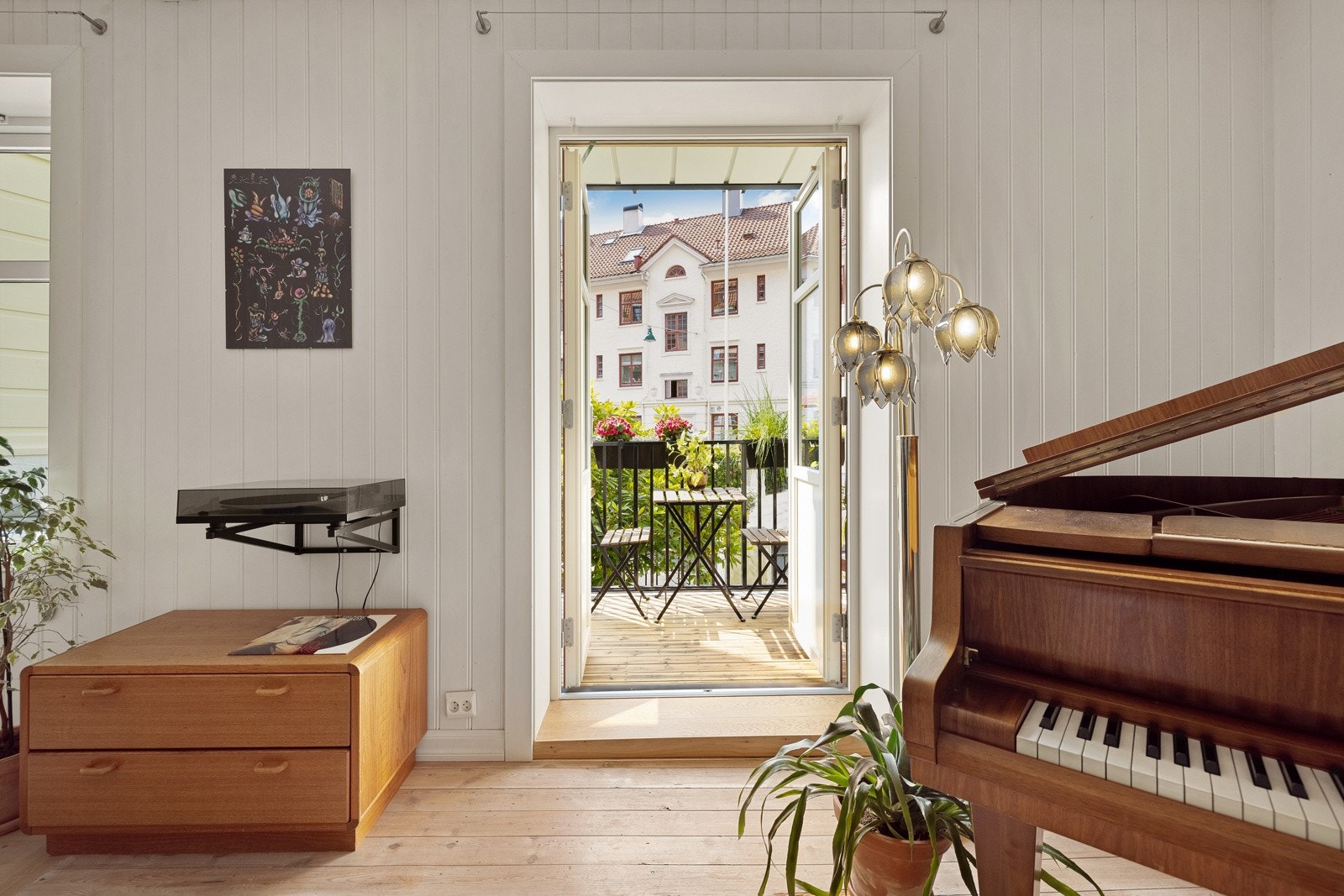 Fra stuen har du utgang til en nydelig vestvendt balkong fra 2018. Galleribilde