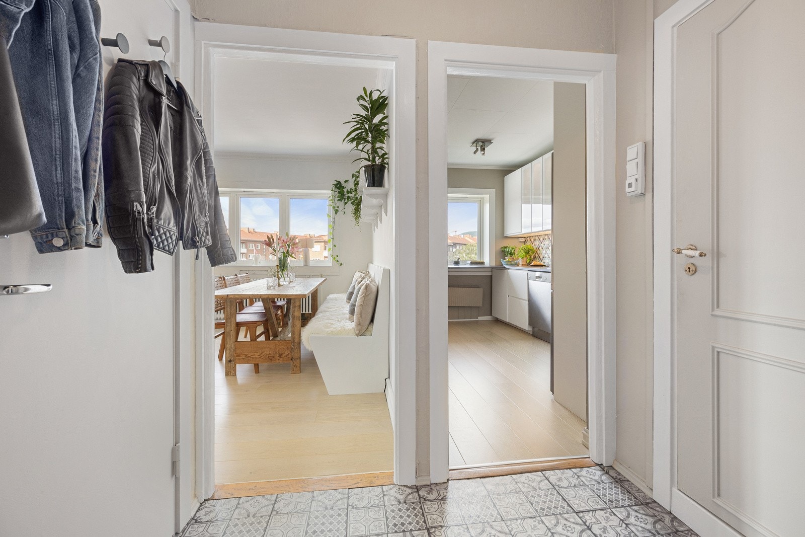 Leiligheten har god planløsning med store rom og separat kjøkken Galleribilde