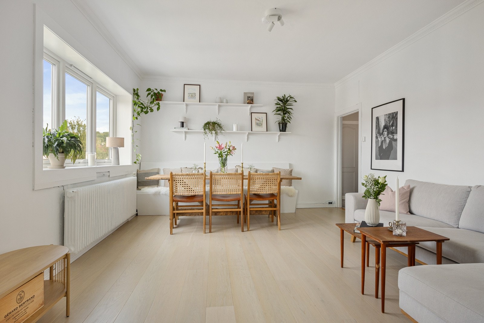 Dette er en flott 2-roms hjørneleilighet med usjenert beliggenhet i 5. etasje Galleribilde