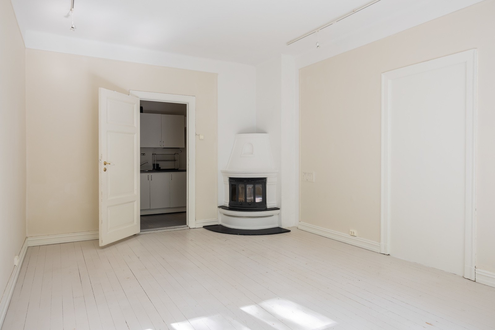 Peis som byr på hygge og trivsel på kalde dager Galleribilde