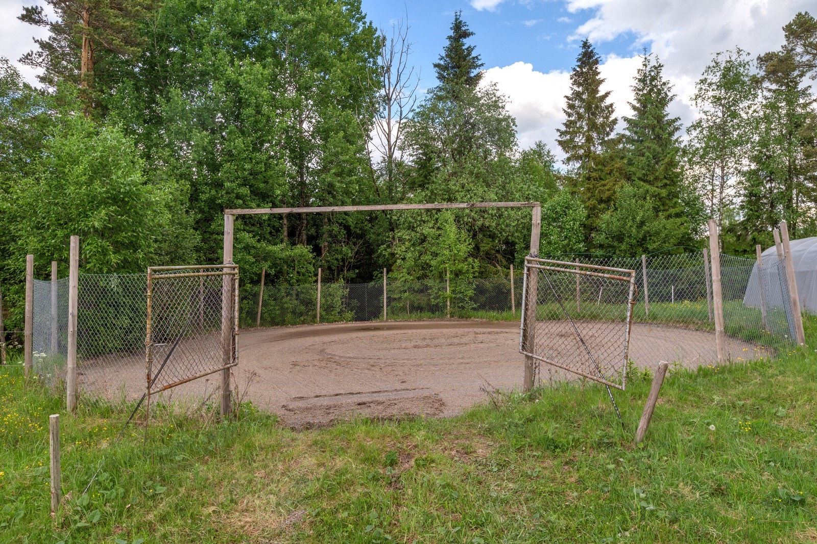 Flott rundpaddock på 17 meter i diameter Galleribilde