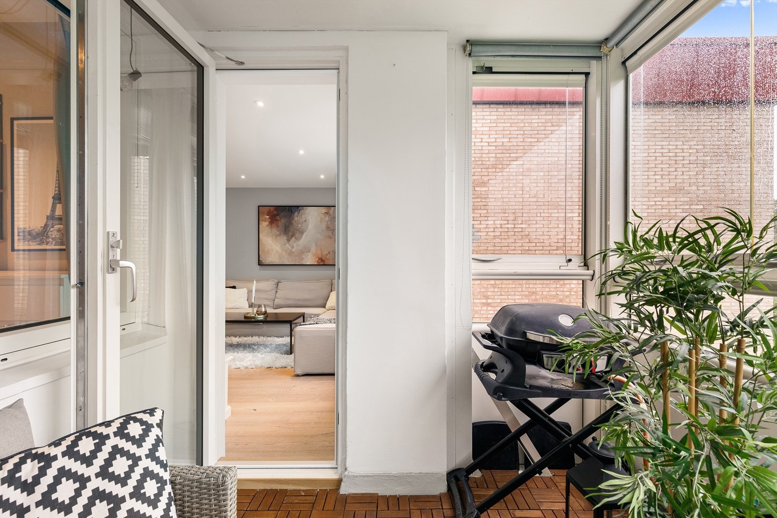 Inngang fra balkong til stuen. Galleribilde