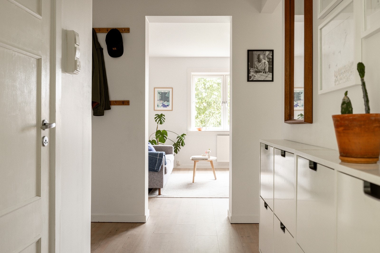 Entréen har også plass til oppheng av yttertøy og sko. Galleribilde