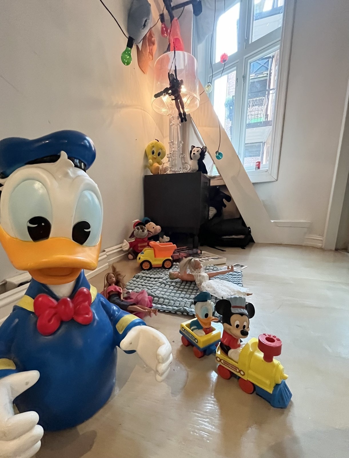 Se den vedlagte alternative planløsningen for å muligens kunne utvide soverommet dersom det er ønskelig med enda mer plass Galleribilde