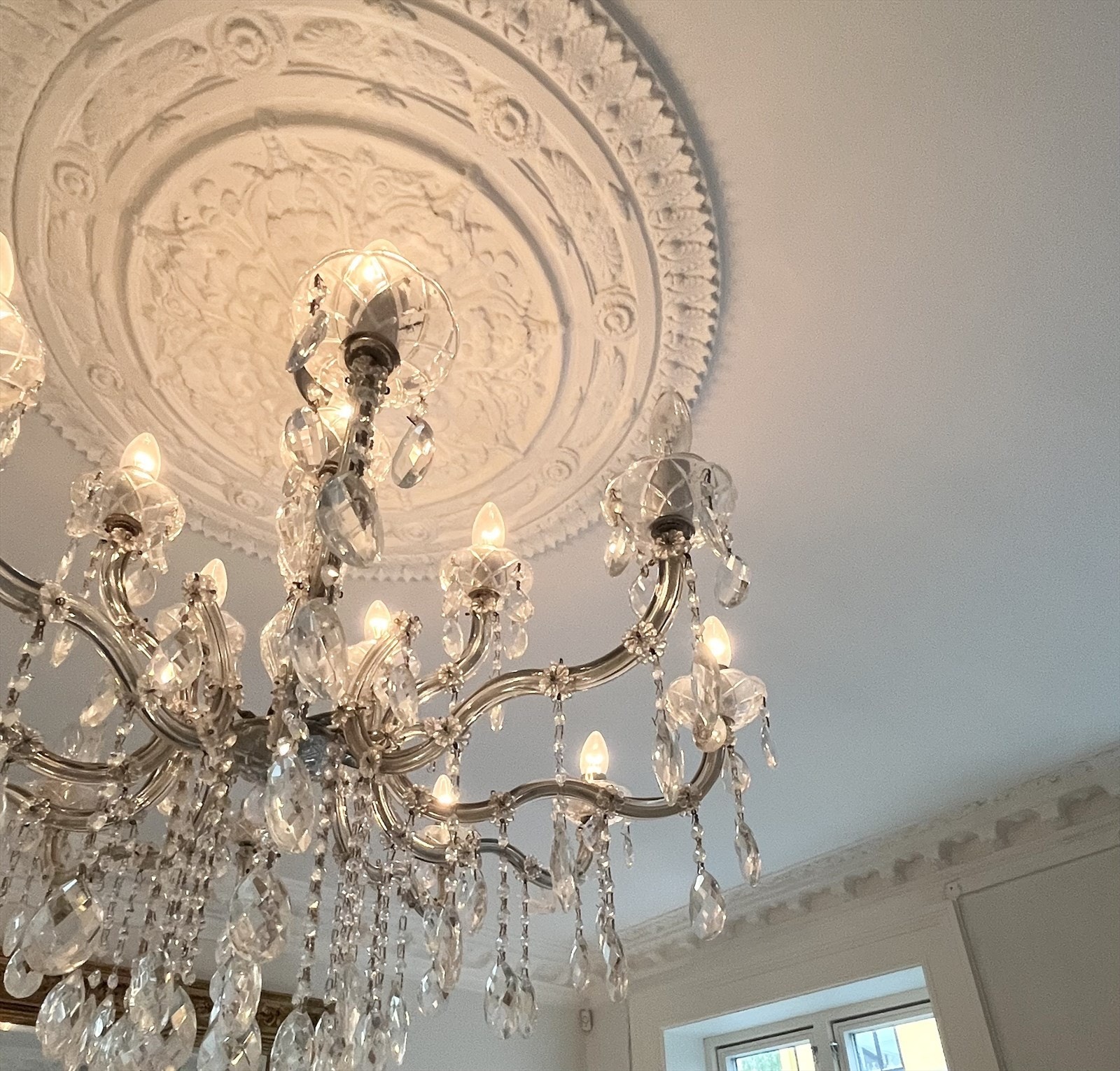 Flotte, klassiske detaljer med rosetter og stukkaturer Galleribilde