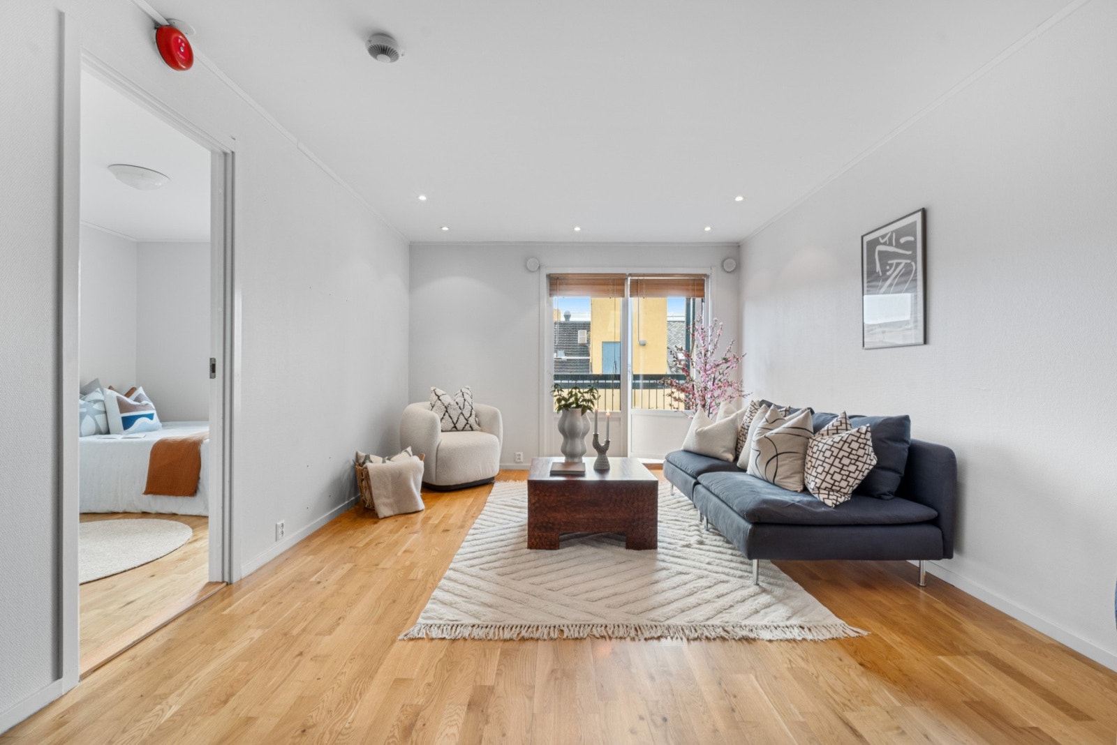 Romslig stue med gode møbleringsmuligheter. Galleribilde