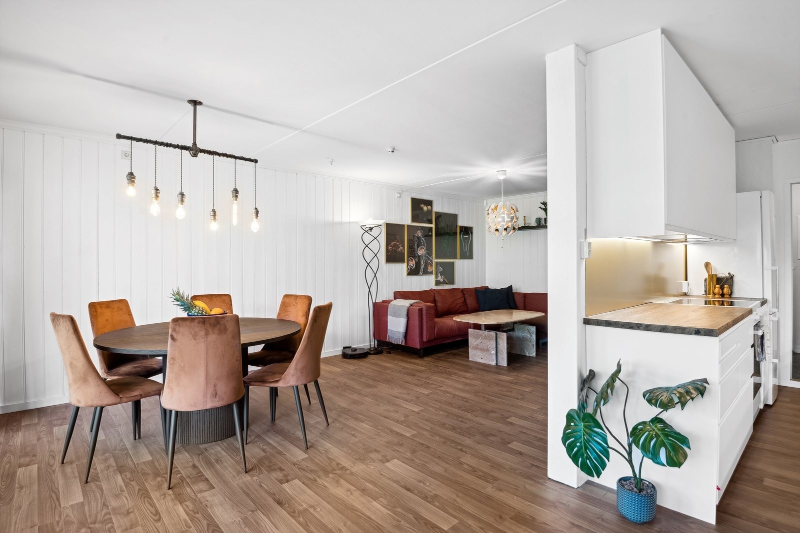 Per Erik Haugen (tlf. 46422141) har gleden av å presentere Riihimækiveien 47! Galleribilde