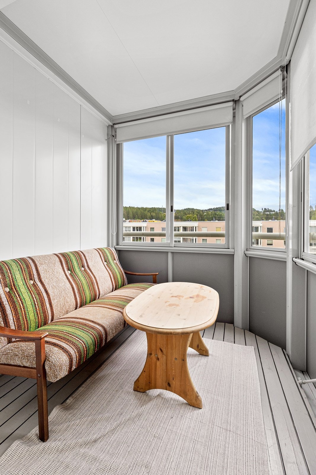 Balkongen er et fint oppholdssted på sene sommerdager. Galleribilde
