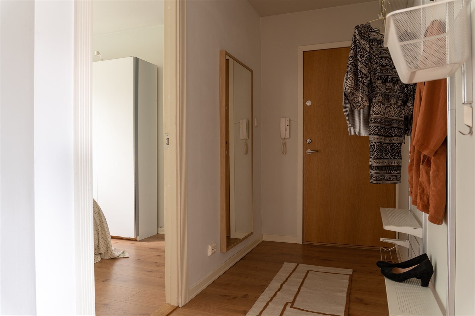 Boligen har også ekstra god lagringsplass i 3 disponible boder (ca. 23,5 kvm. totalt). Galleribilde