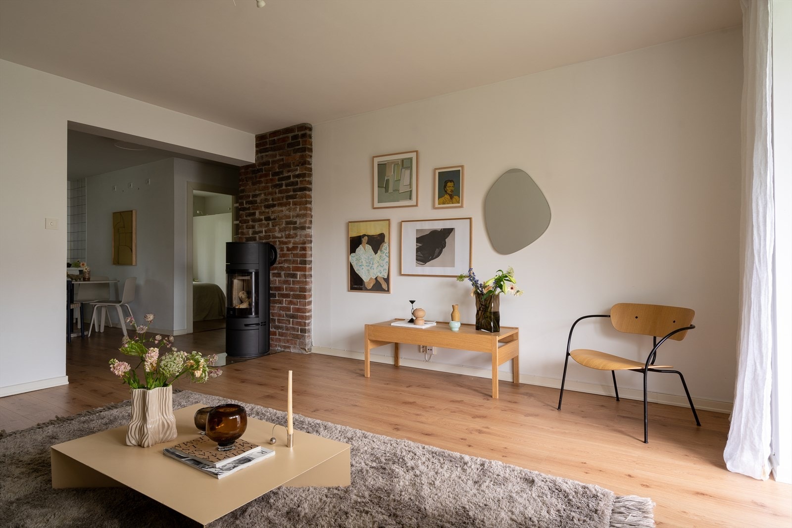 I 2014/15 ble det også installert en ny peis som gir en lun og behagelig atmosfære på kaldere dager. Galleribilde