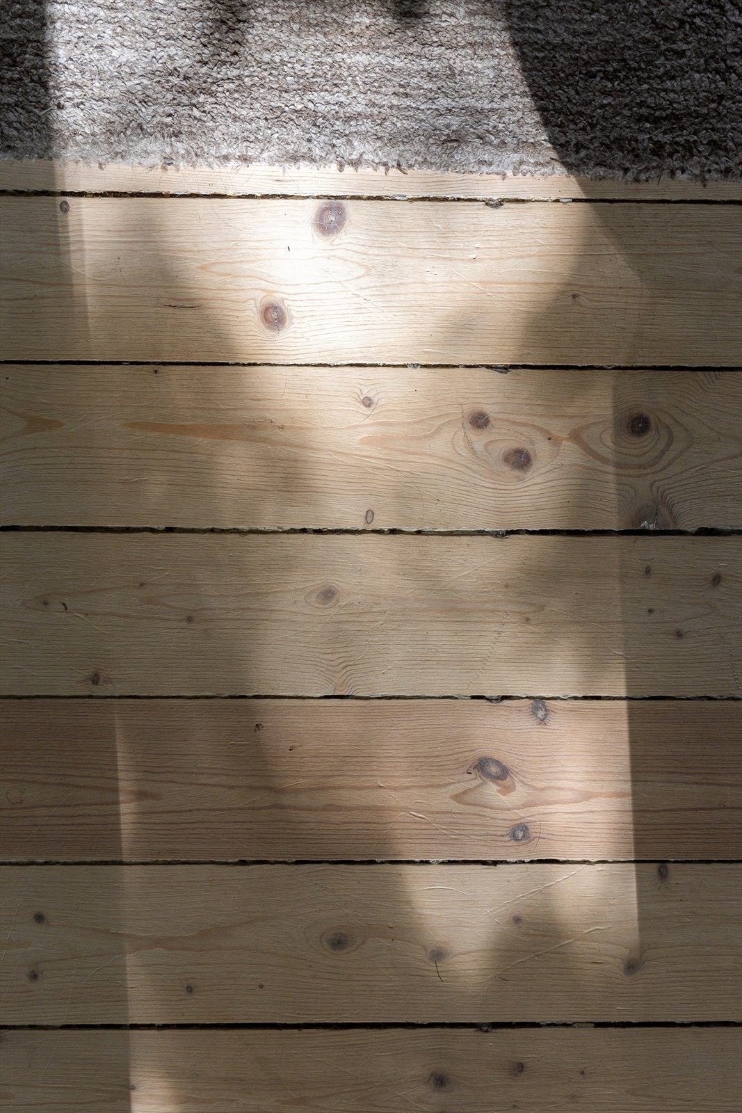 De originale tregulvene er slipt og hvitpigmentert i 2024. En fryd for øyet! Galleribilde