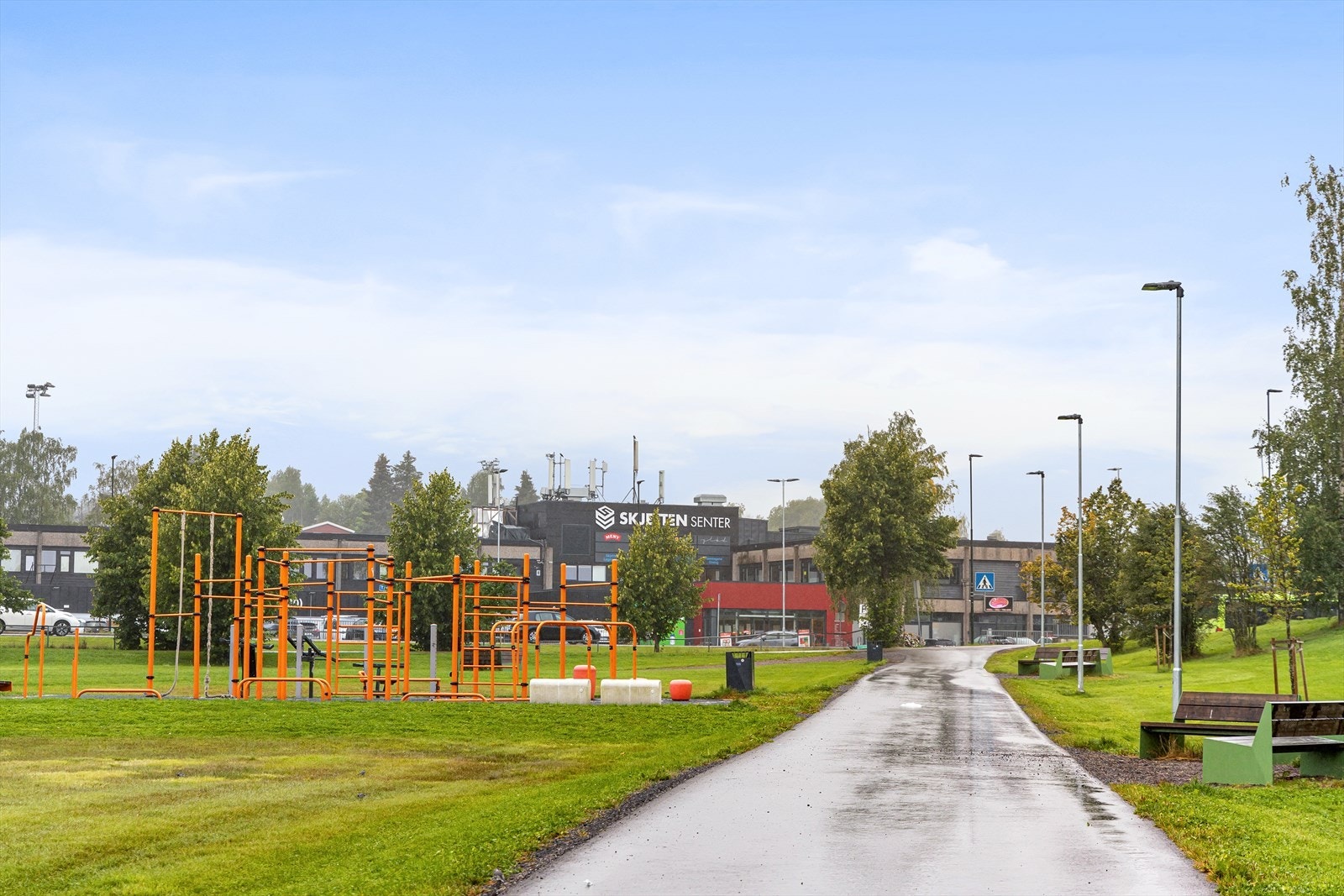 Fra leiligheten er det kort vei til Skjetten senter. Galleribilde