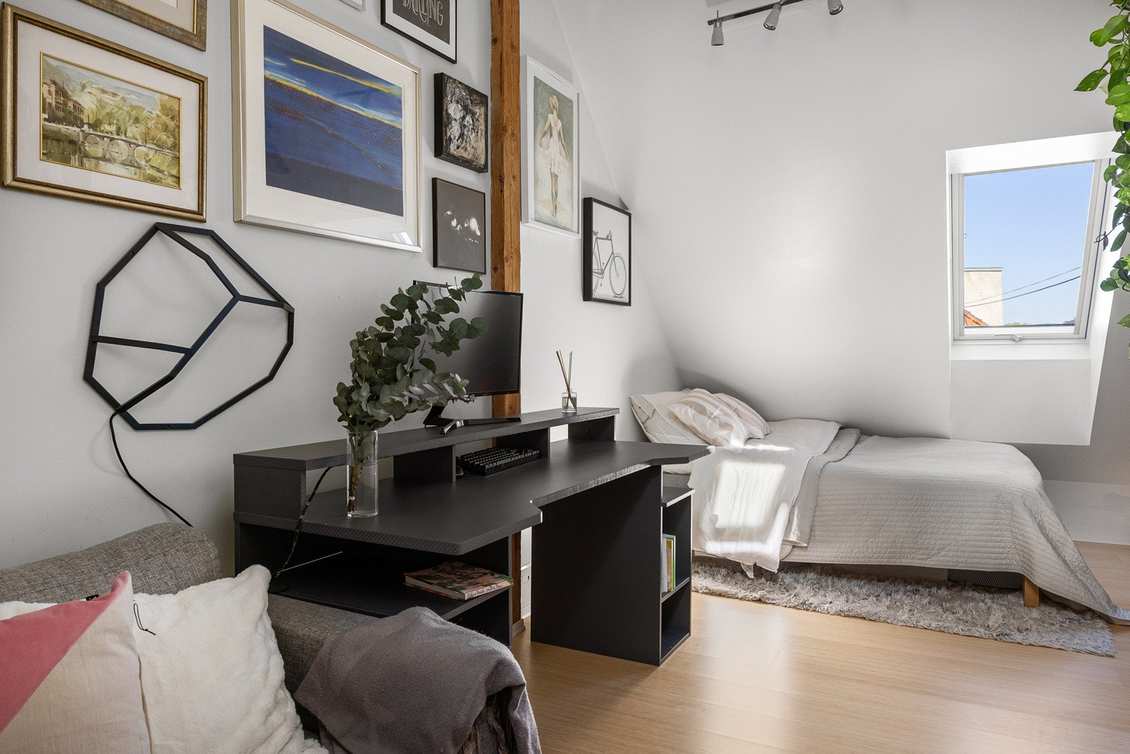 Loftstue/soverom i loftsetasjen. Galleribilde