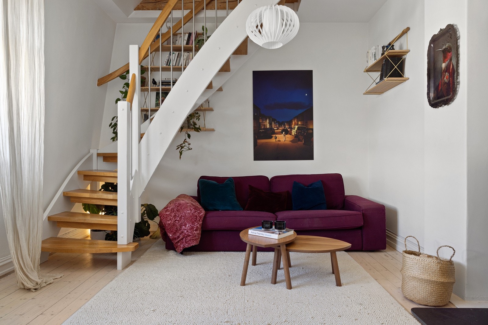 I 2021 ble vegg- og himlingsflater i begge etasjene malt. Galleribilde