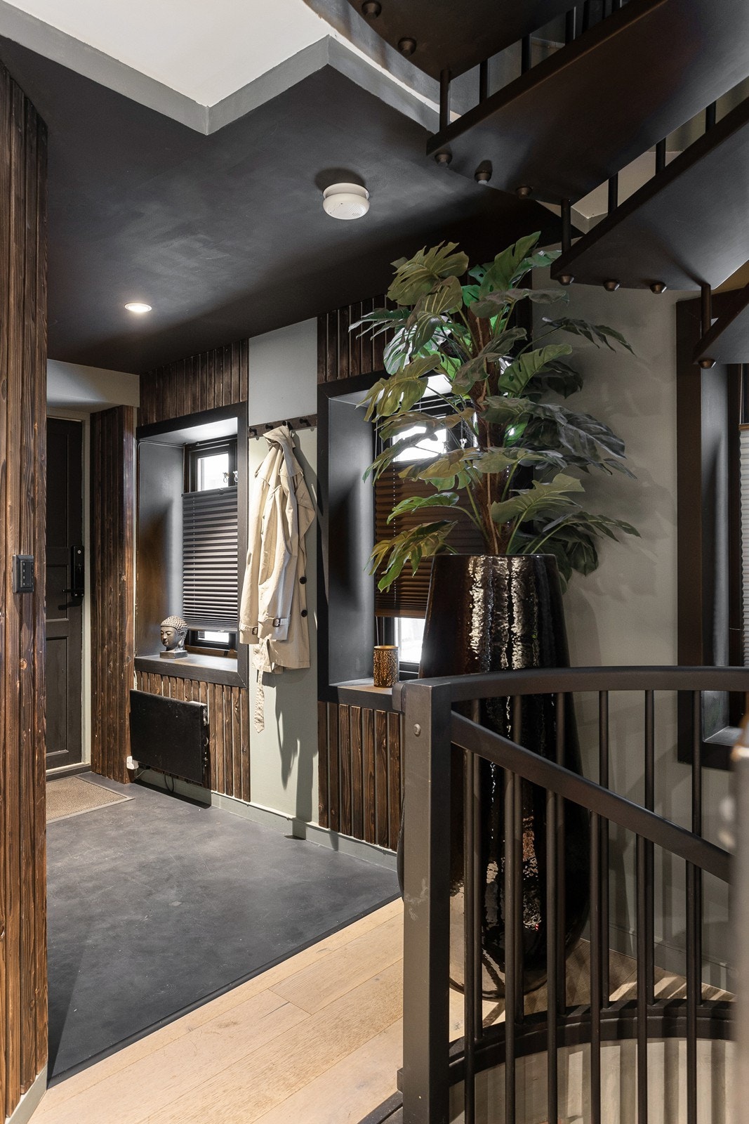 Flere moderne og gode løsninger med bl.a. varmekabler i gulvet i gangen. Galleribilde