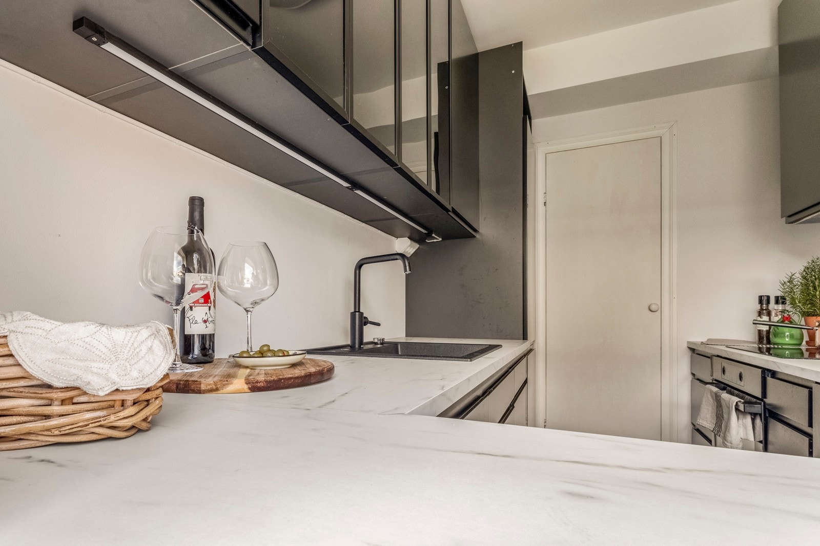 Slitesterk benkeplate i laminat og innredning levert av Epoc. Galleribilde