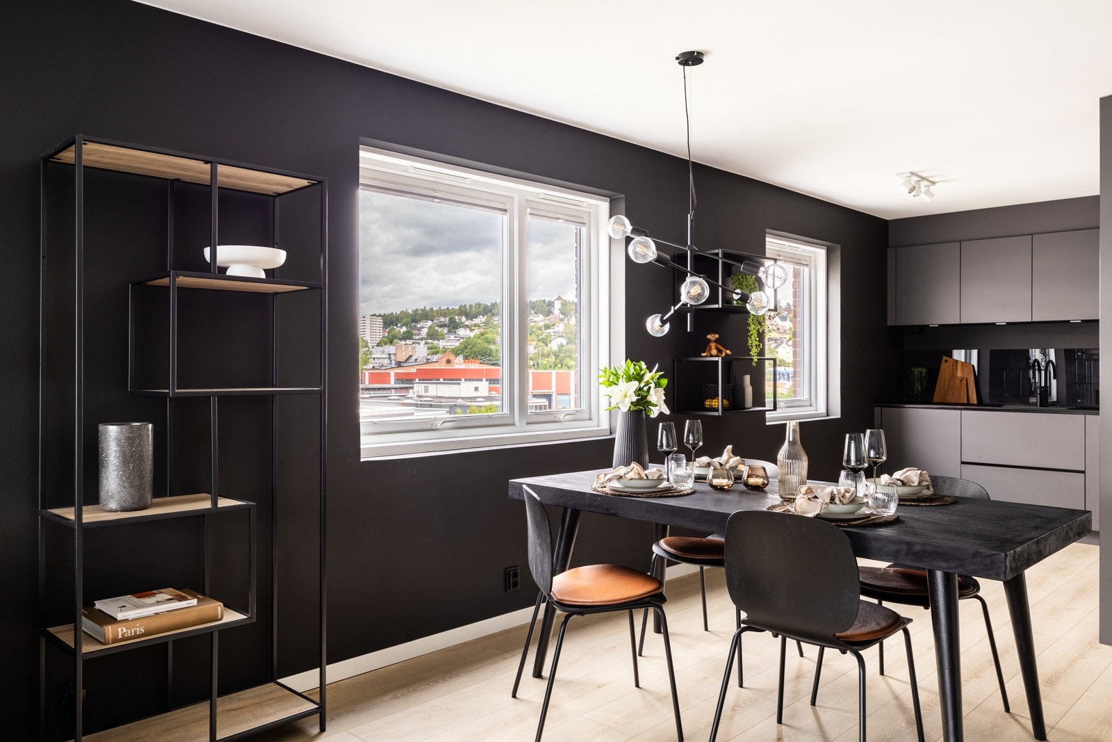 På kjøkkenet kan man snakke med gjestene sine mens man lager mat. Galleribilde