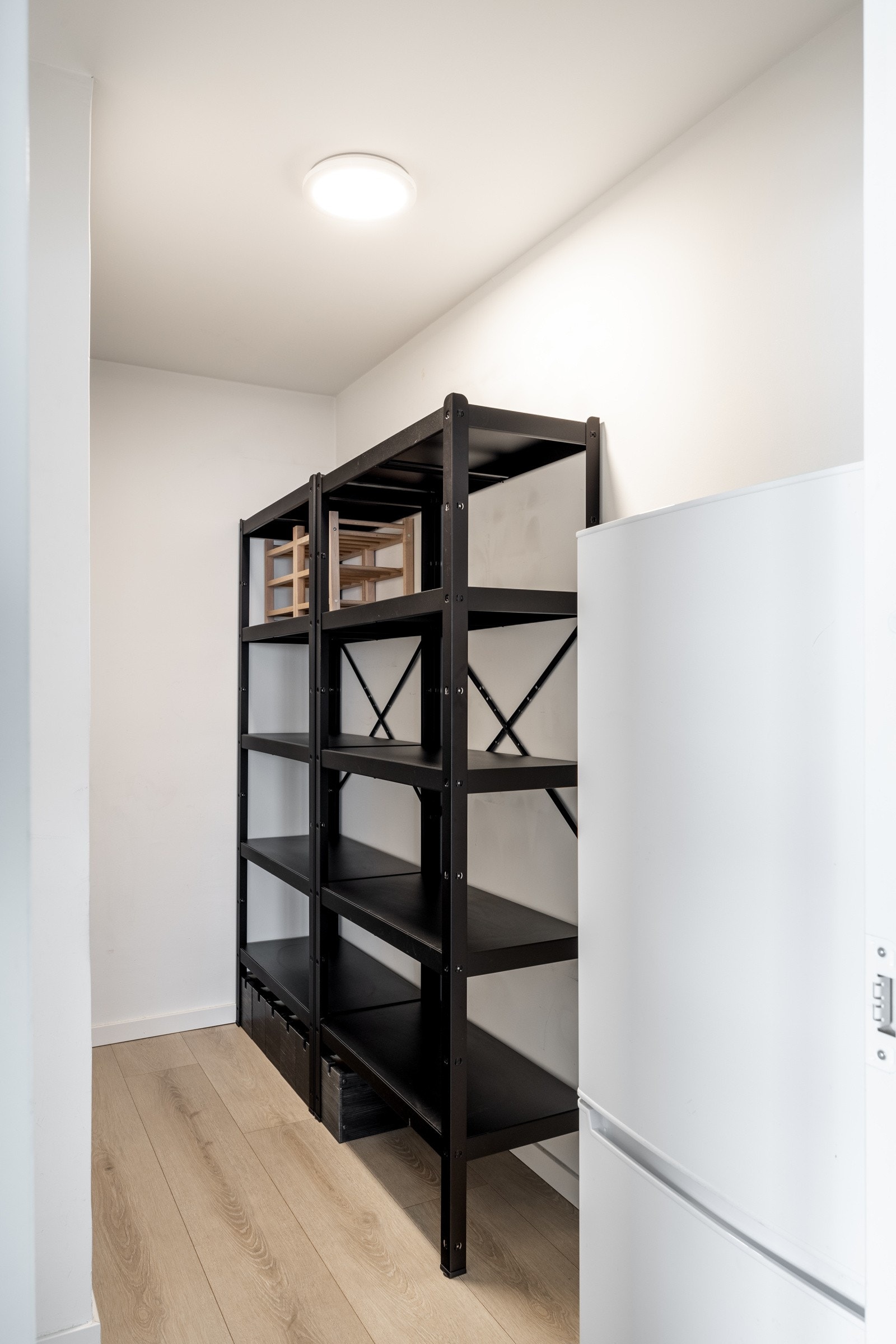 Praktisk innvendig bod med gode oppbevaringsmuligheter. Galleribilde