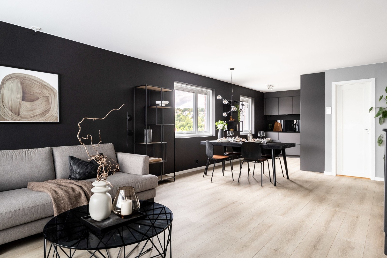 Fra vinduet på kjøkkenet kan man se over til Storo kjøpesenter, Oslos største kjøpesenter. Galleribilde