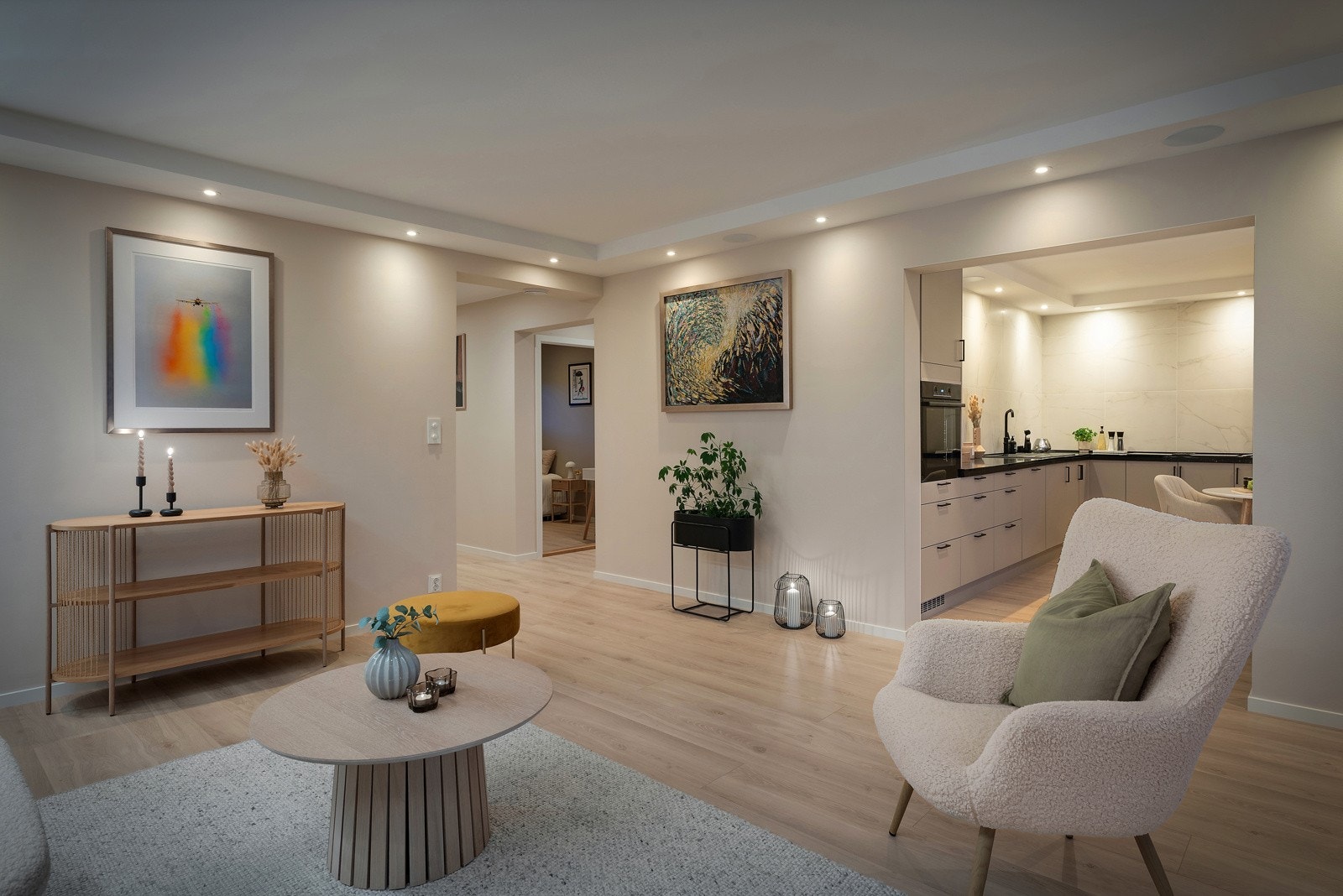 I stuen er det åpen stue/ kjøkken løsning som sørger for en sosial atmosfære Galleribilde