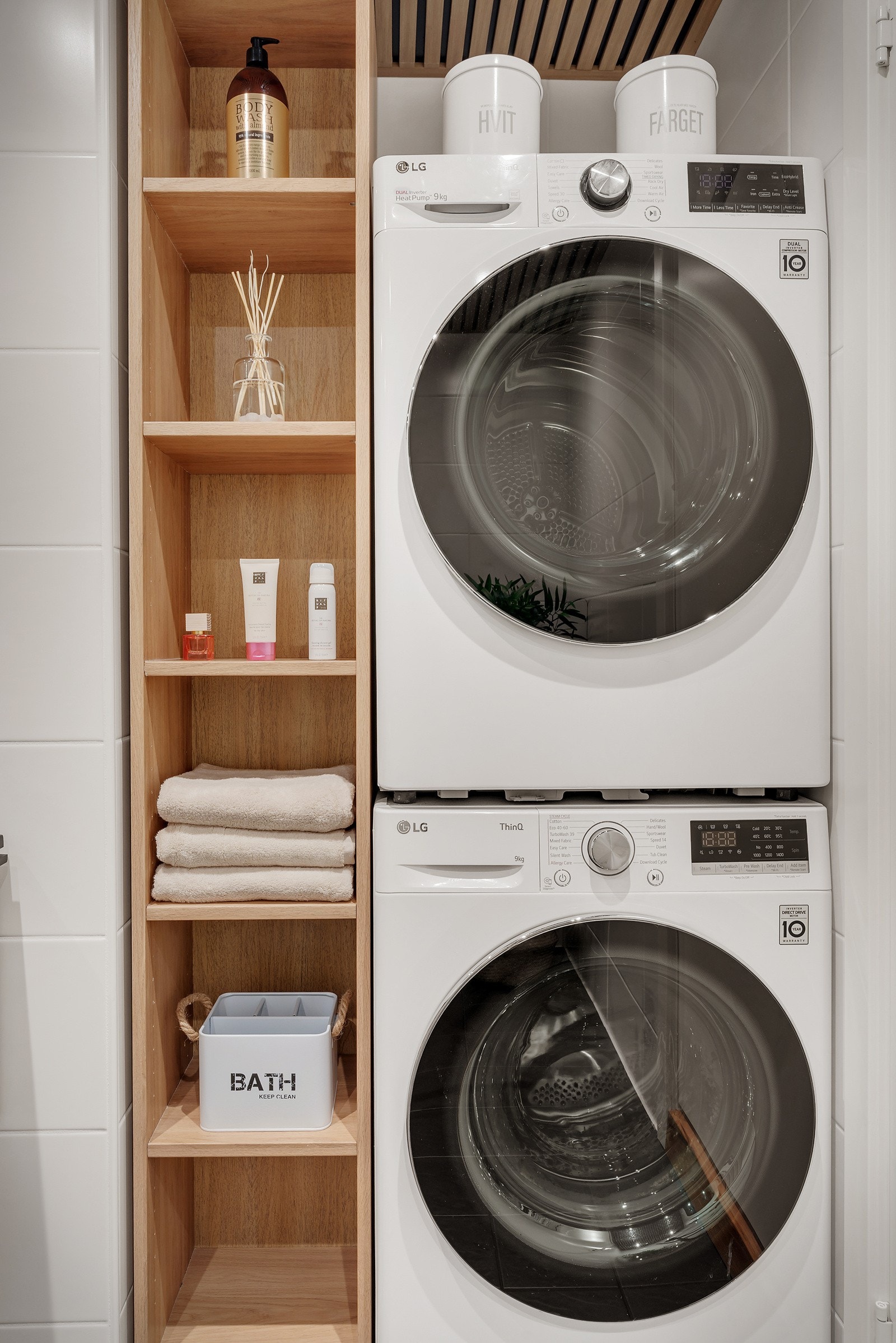 På badet er det opplegg for vaskemaskin Galleribilde