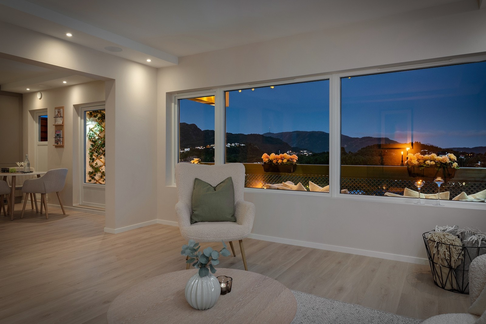 Det ble lagt nye gjennomgående gulv i leiligheten i 2024 Galleribilde