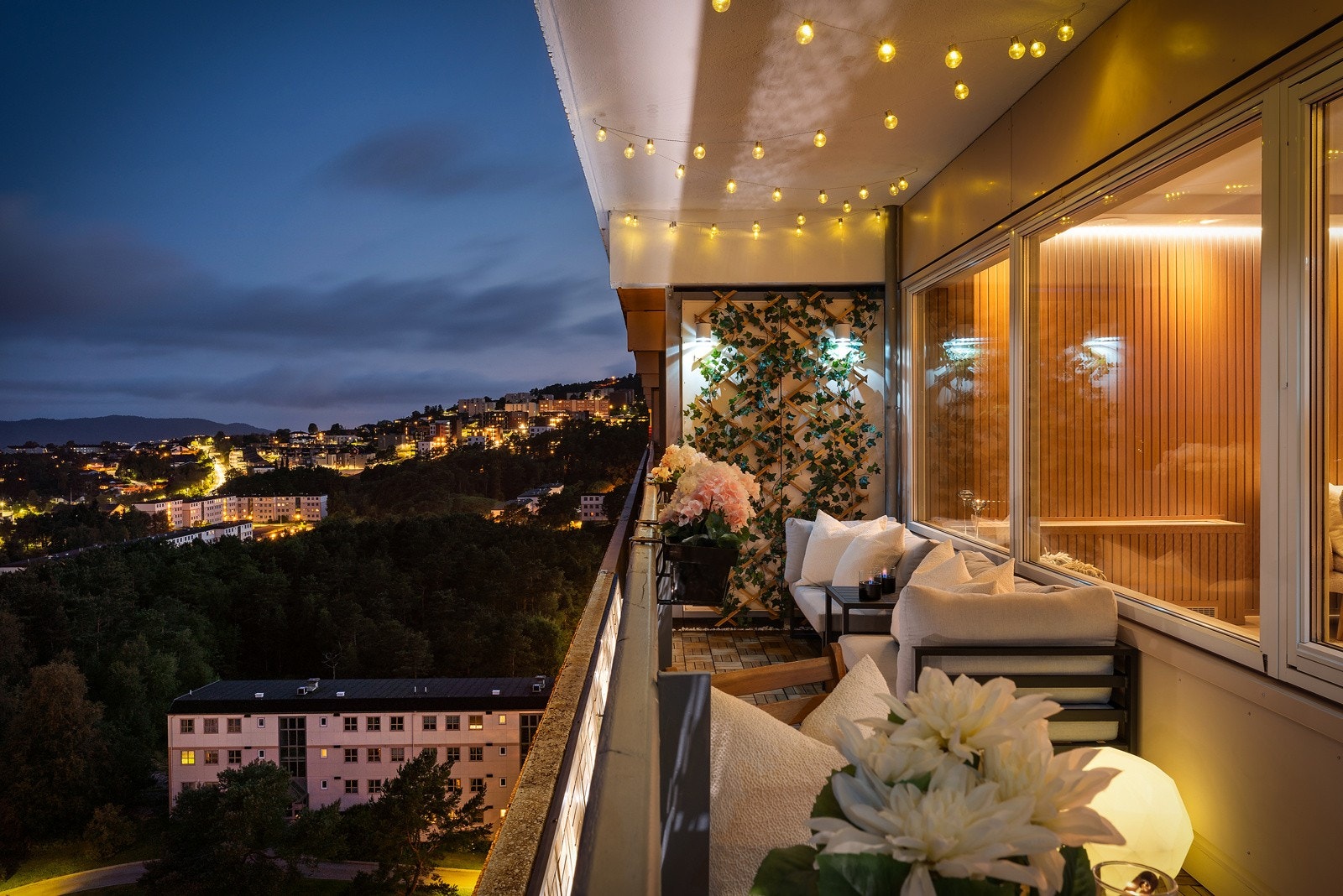 Leiligheten ligger i 13. etasje og byr på fantastisk utsikt over Åsane fra både balkong og stuevinduene Galleribilde