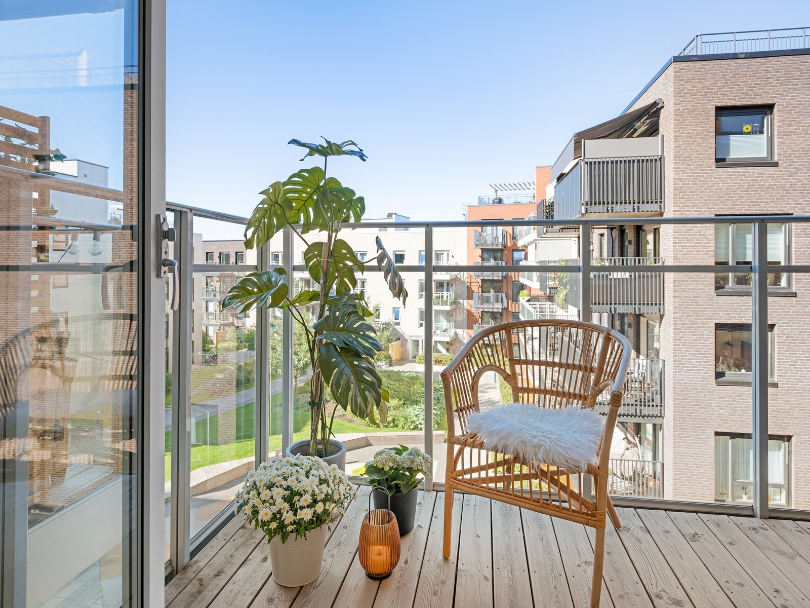 Boligen har to balkonger som gir deg mulighet til å nyte solen til ulike tider. Galleribilde