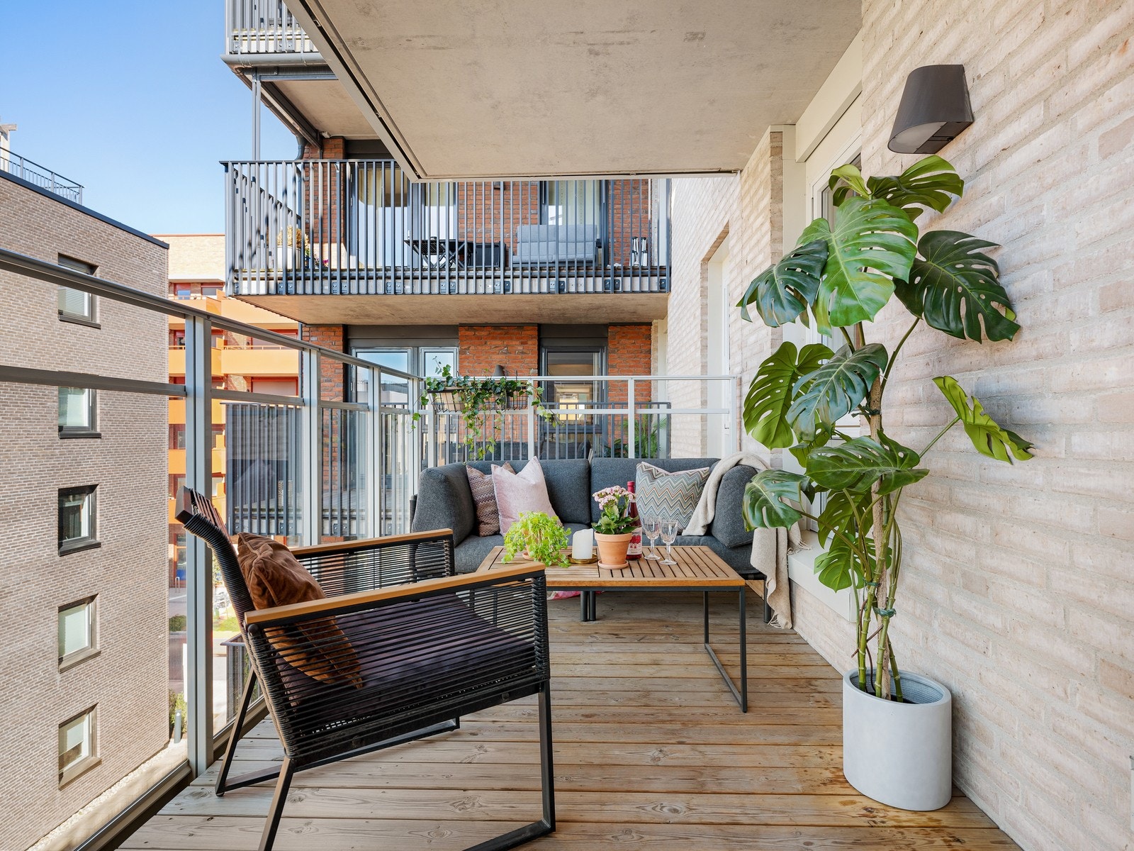 Det er god plass til utemøbler og grill. Galleribilde