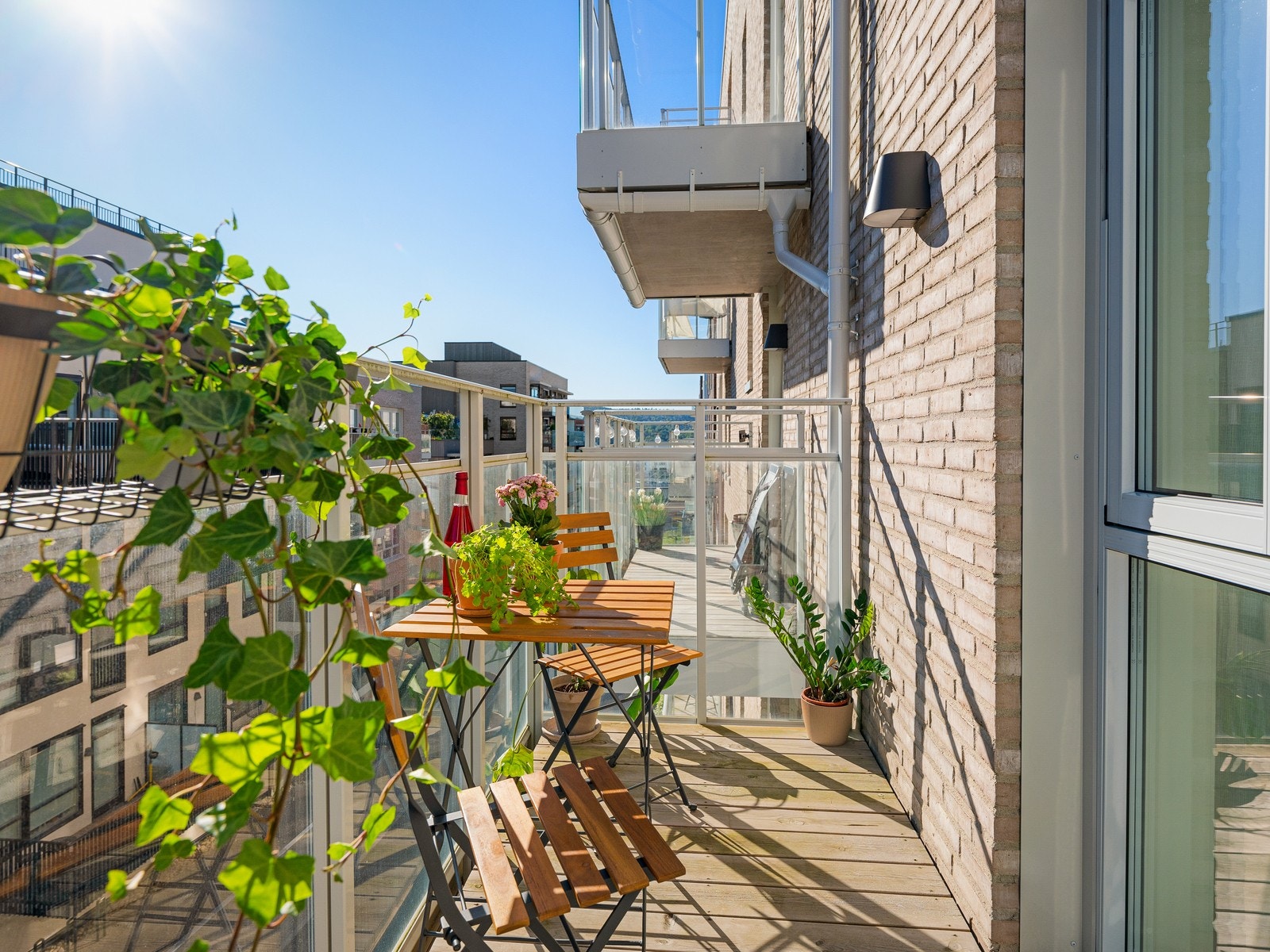 Martine Skillberg v. DNB Eiendom har gleden av å presentere denne lekre og topp moderne leiligheten med to balkonger. Galleribilde