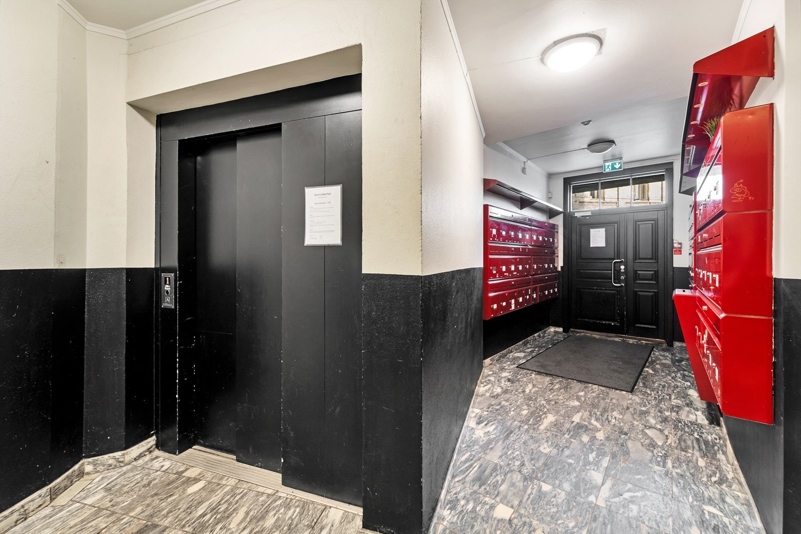 Leiligheten har adkomst med heisforbindelse. Galleribilde