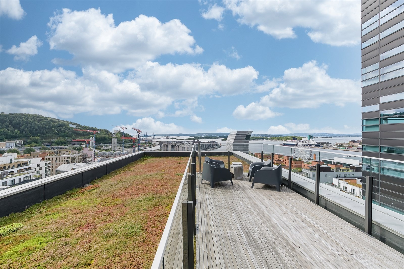 Beboerne har tilgang til en flott og stor takterrasse med utsikt over hele Oslo. Galleribilde