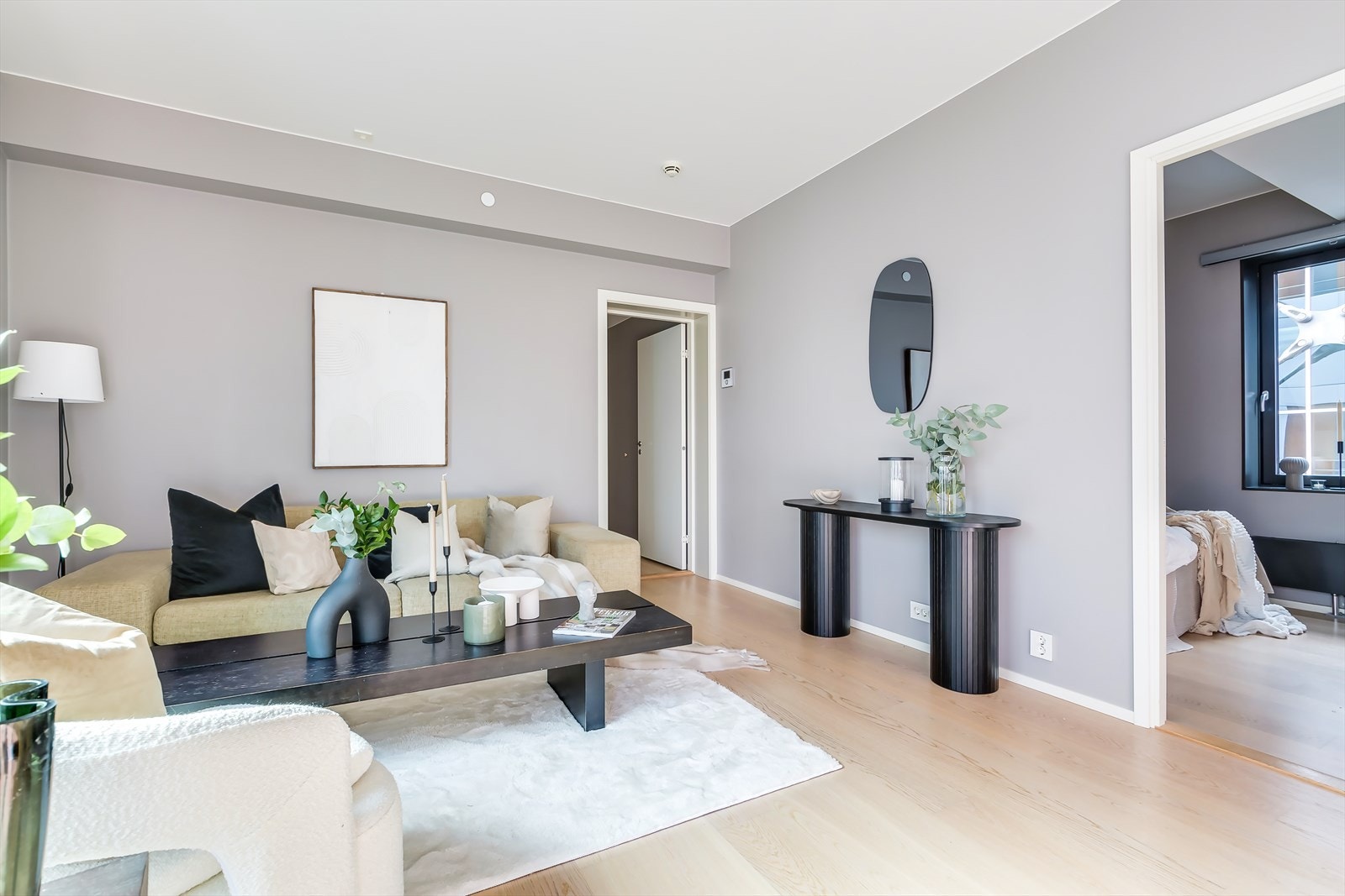 Leiligheten er gjennomgående med lysinnslipp på begge sider. Galleribilde