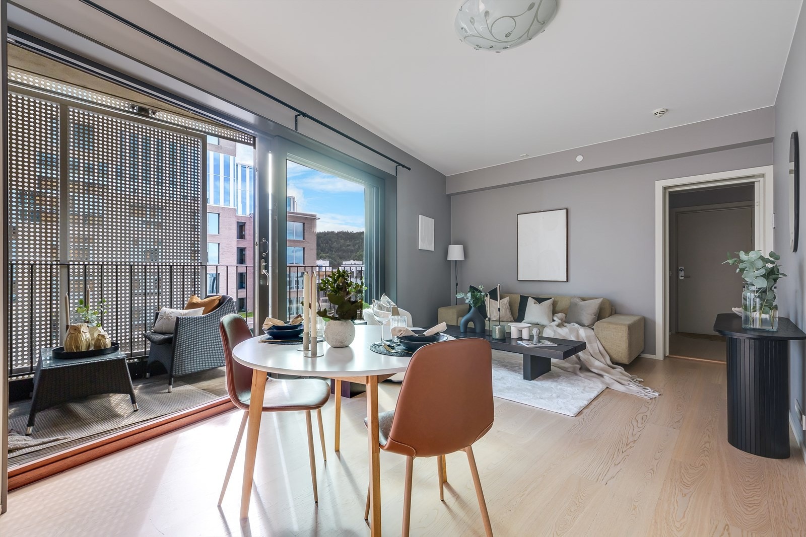 Velkommen til en tiltalende 2-roms i Dronning Eufemias gate 20 - presentert av Malin Gjerde i Nordvik Bjørvika! Galleribilde