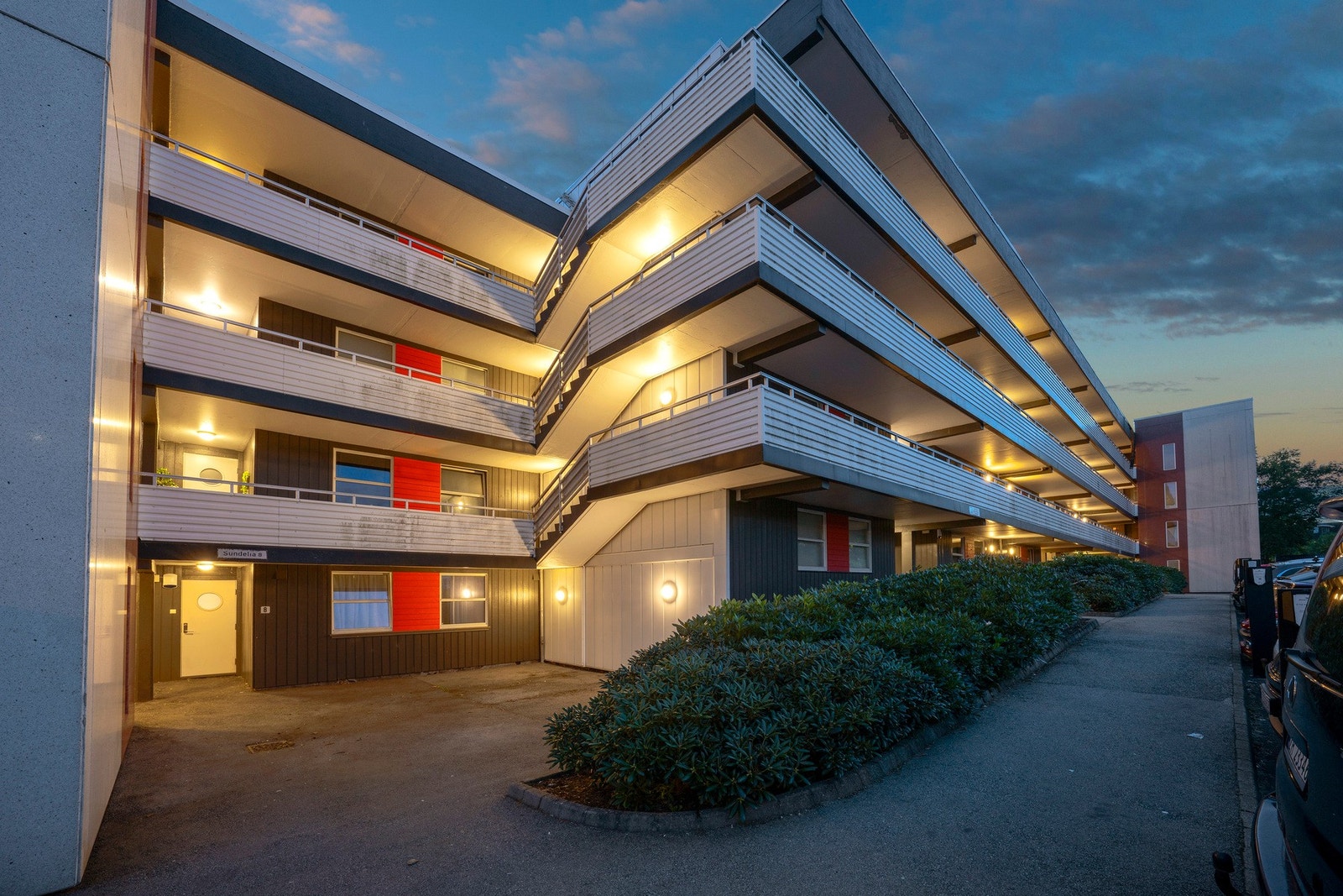 Det er egen inngang til boligen Galleribilde