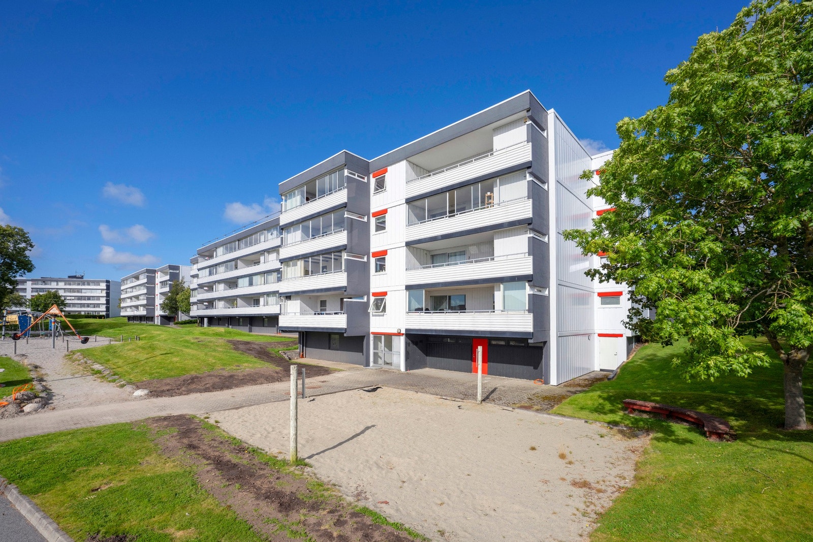 Leilighetene ligger på enden med vakkert grønt område Galleribilde