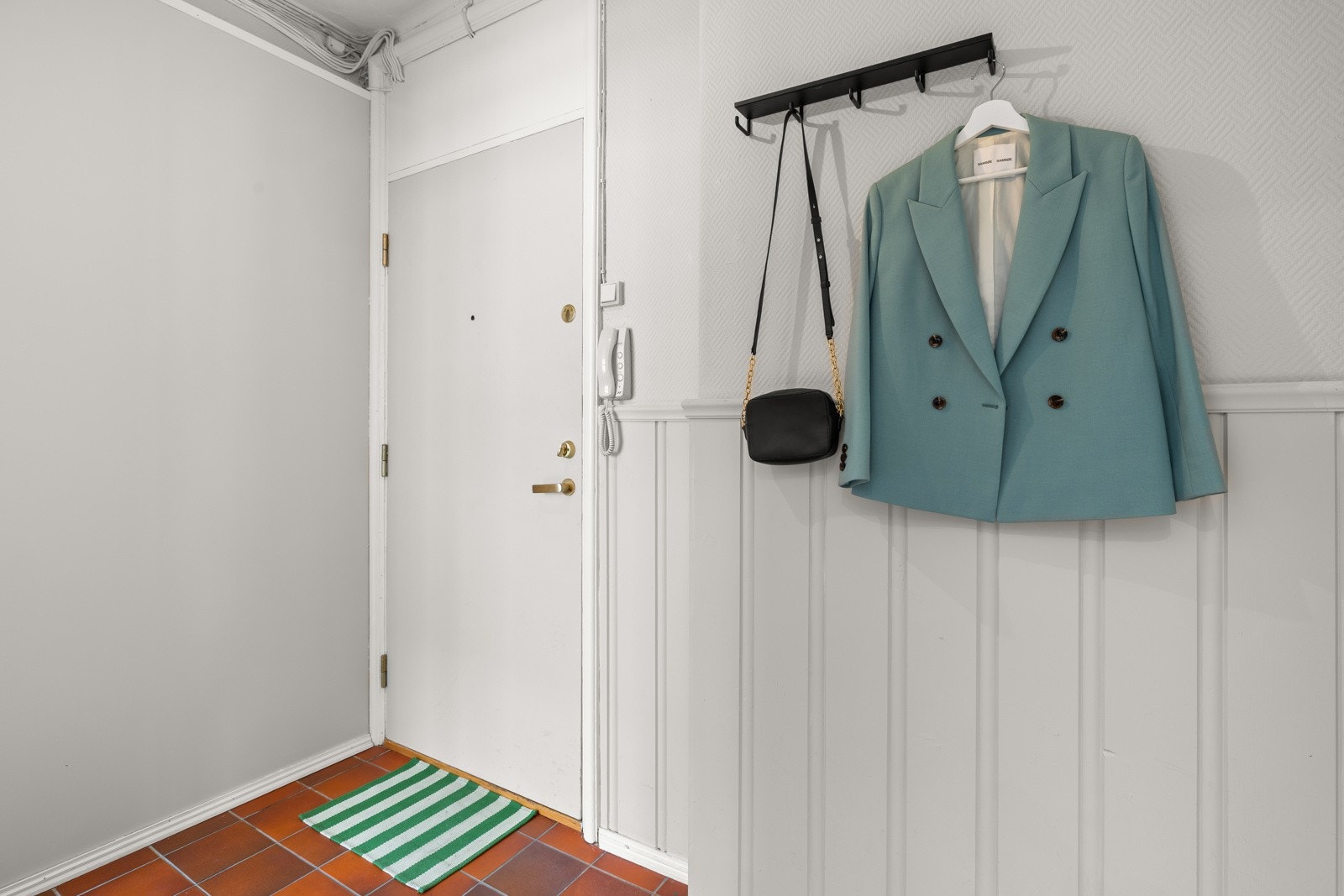 Vegg mot naboleilighet i entré ble tilleggsisolert/lydisolert i 2020. Galleribilde