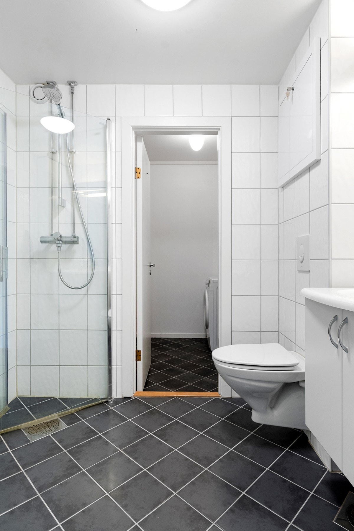 Baderom ble rehabilitert i regi av borettslaget i 2012 med nye overflater, nye sluk, røropplegg, membranløsninger og sanitærutstyr. Galleribilde