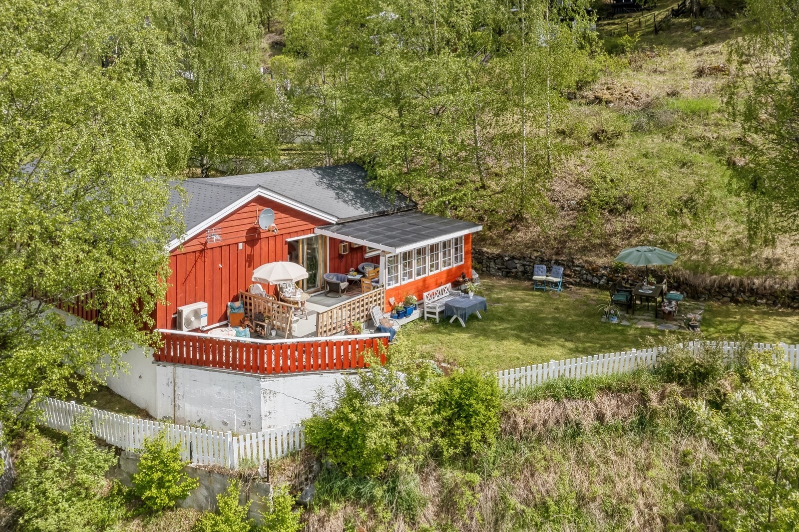 Eiendommen ligger fint til i Steindalsvegen på Otta. Galleribilde