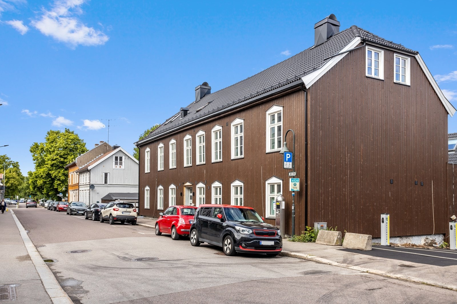 Her bor du midt i Tønsberg sentrum, med få minutters gange til togstasjon og bussterminal, kjøpesenter, matbutikker, restauranter og yrende byliv! Galleribilde