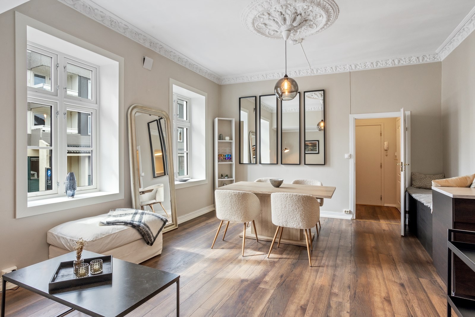 Attraktiv og modernisert 2-roms med gangavstand til byens mest populære områder! Galleribilde