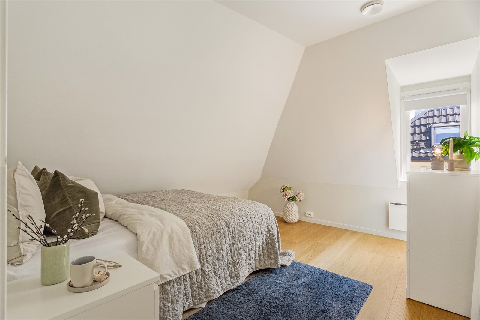 Rommene er malt i lyse friske farger. Galleribilde