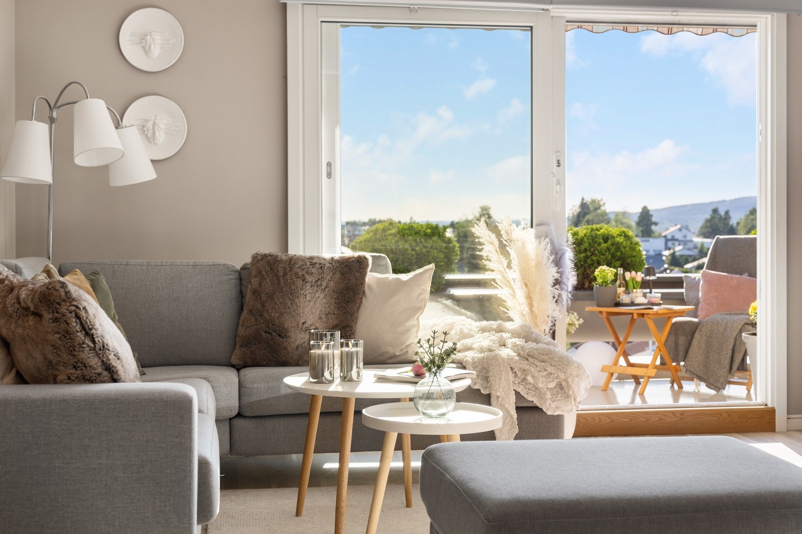 Lys, moderne og fresh er ord som kjennetegner denne boligen. Galleribilde