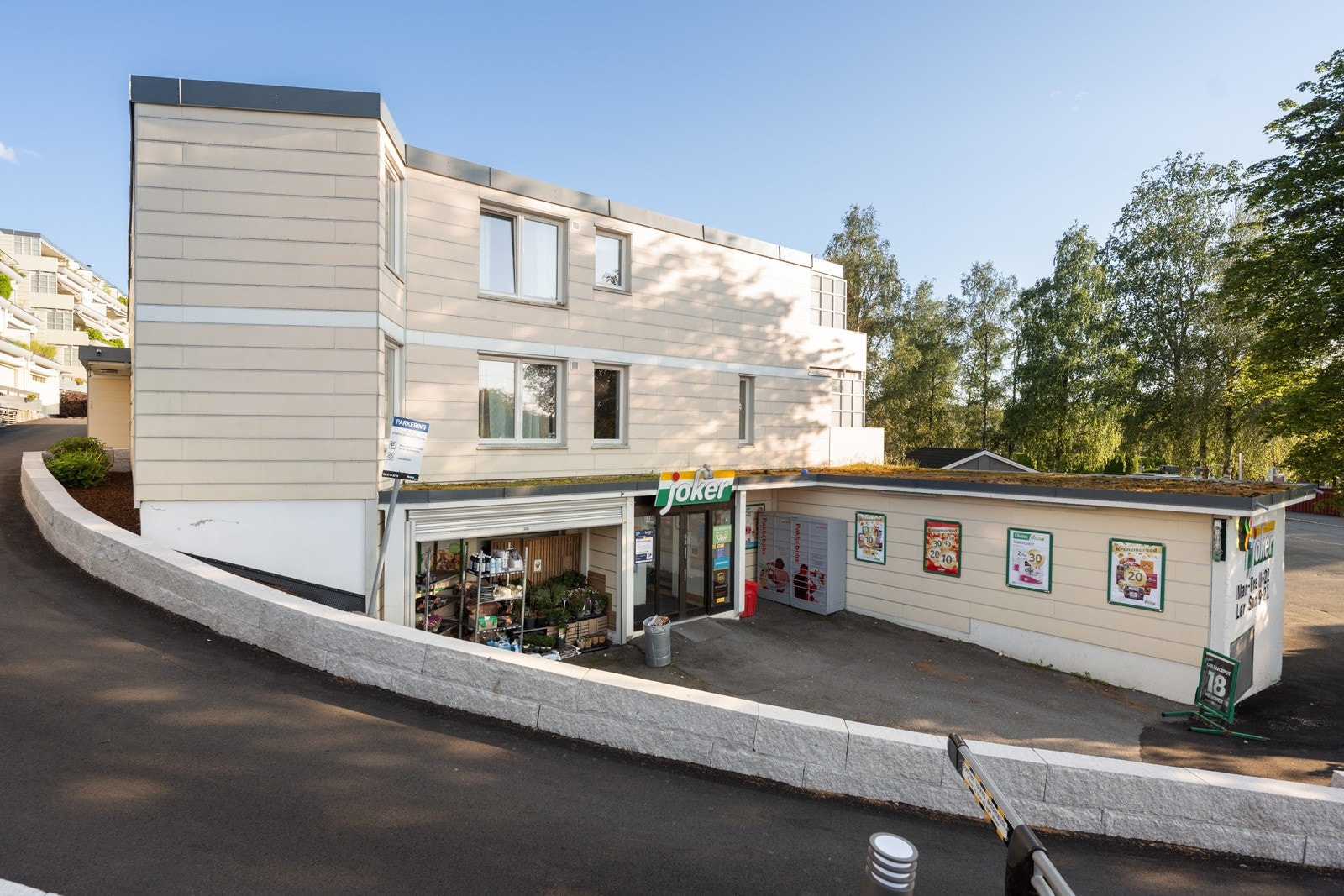Den lokale Jokerbutikken ligger i borettslaget og gjør handlingen enkel. Galleribilde