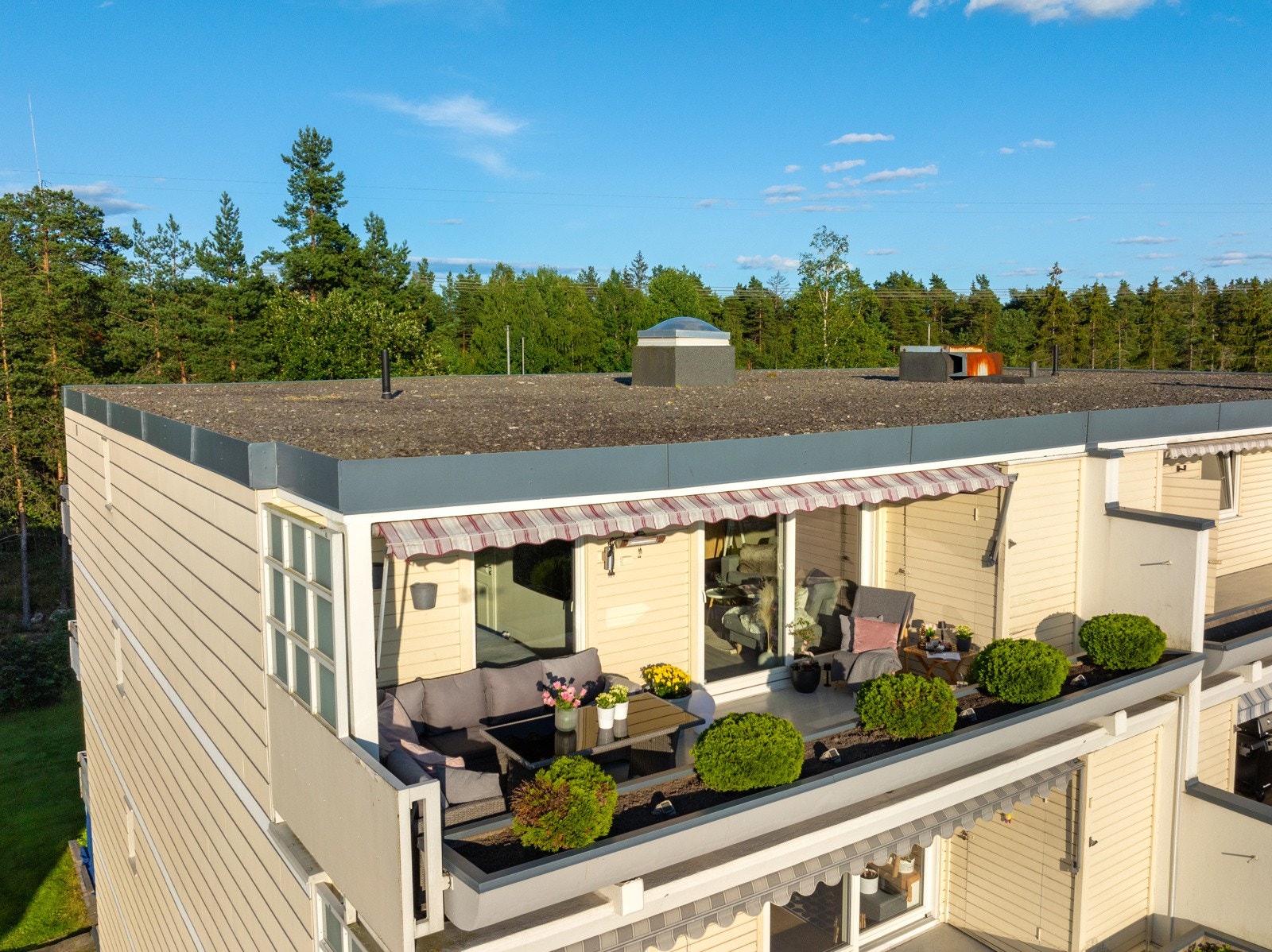 På balkongen er det også en liten utebod, perfekt oppbevaringssted for uteputene. Galleribilde